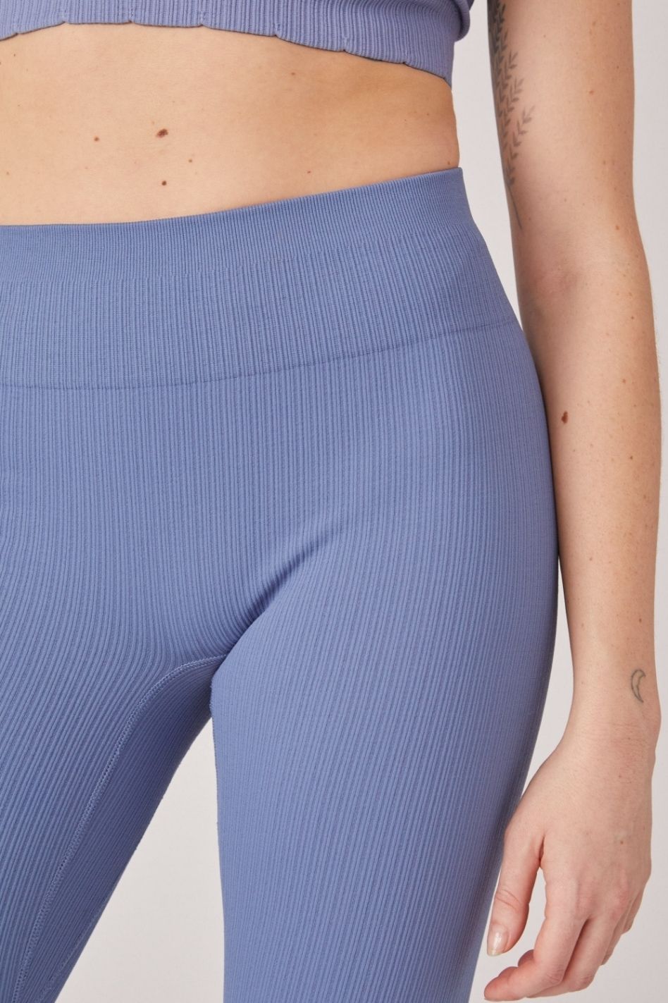 Jilla - Radiant Ribbed Capri Leggings
